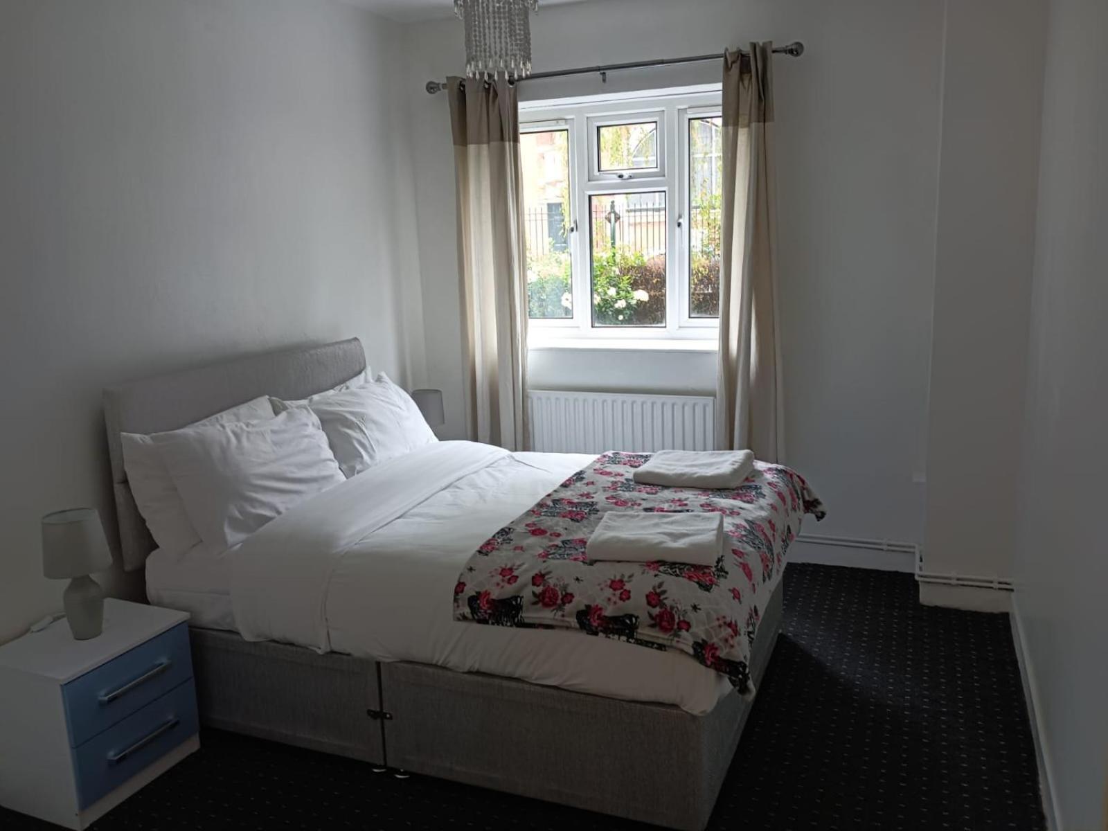 The London Apartment Exterior photo